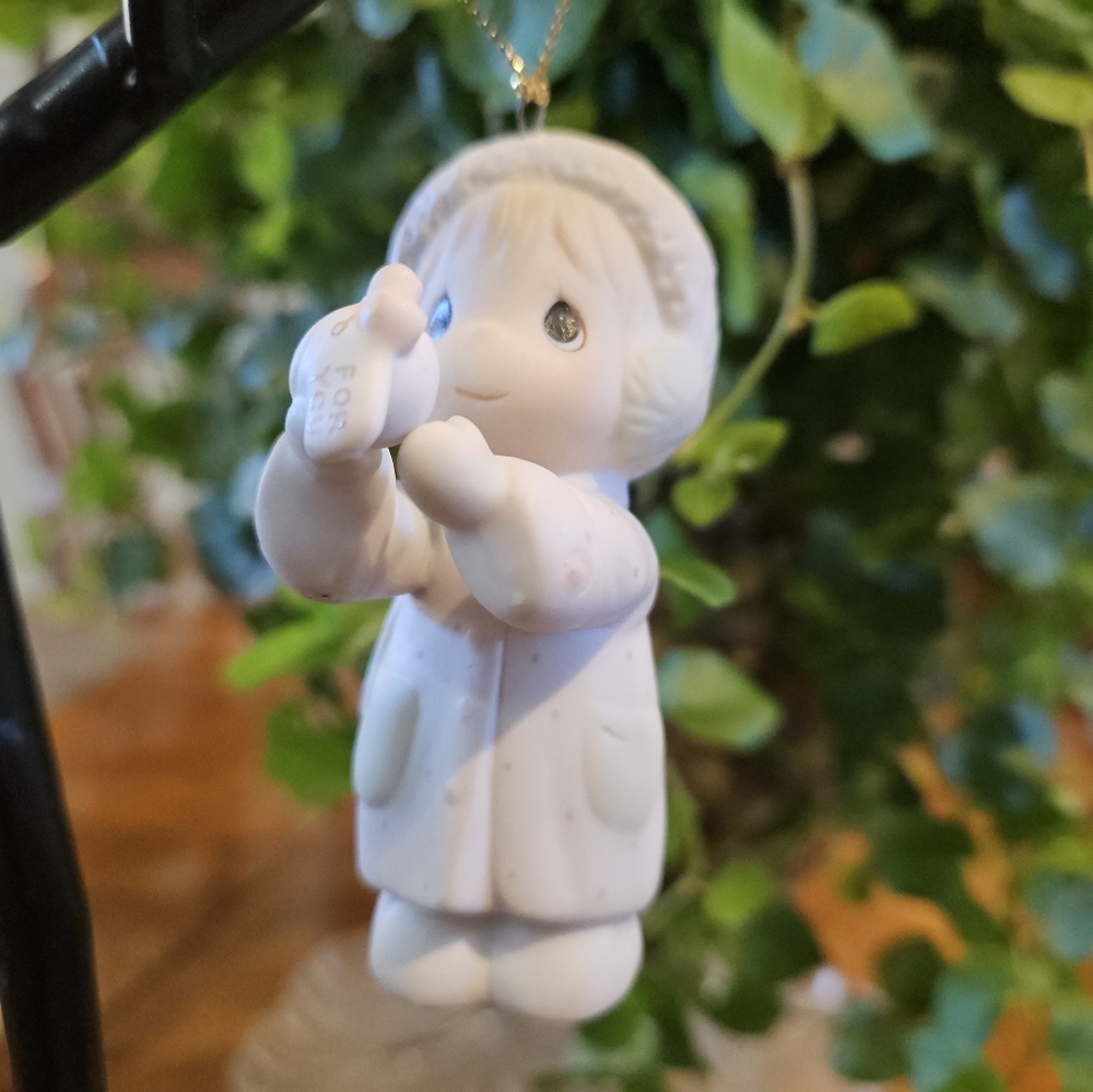 Enesco Precious Moments Ornament Figurine "I'm Sending You a White Christmas"